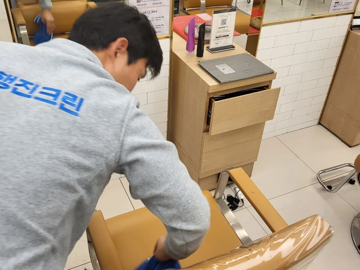 영덕군 강구면 미용실 복도·대기 동선 야간 위생청소 사례 - 행진크린