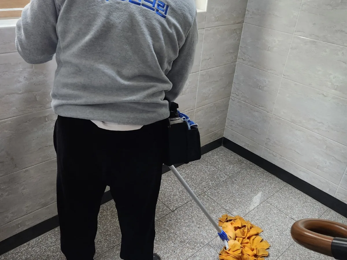 영덕군 강구면 건물 복도·대기 동선 야간 위생청소 사례 - 행진크린