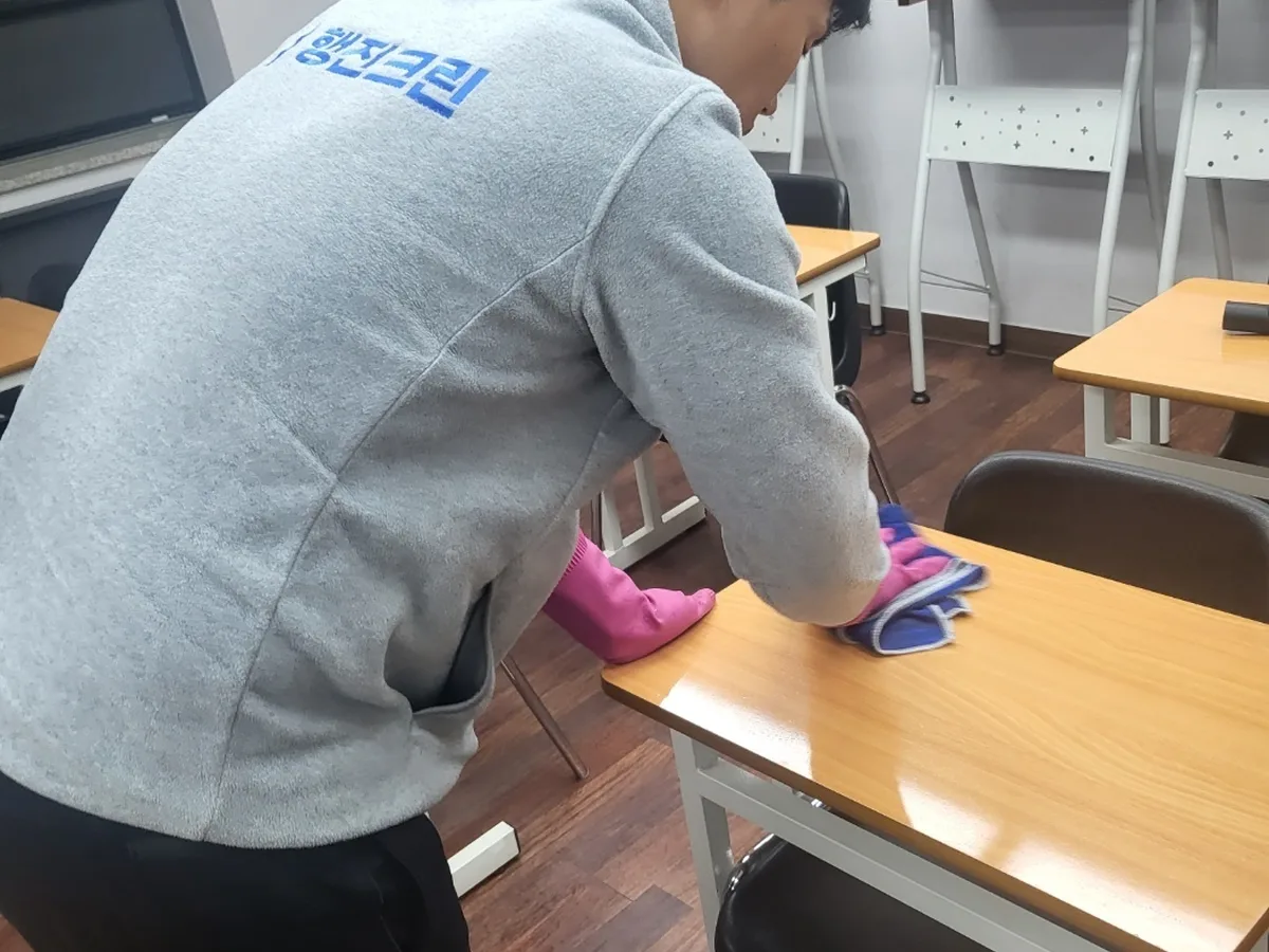 울진군 금강송면 강의실 책상·집기 위생 청소 사례 - 행진크린